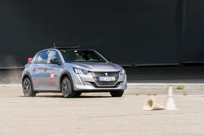 Peugeot e-208